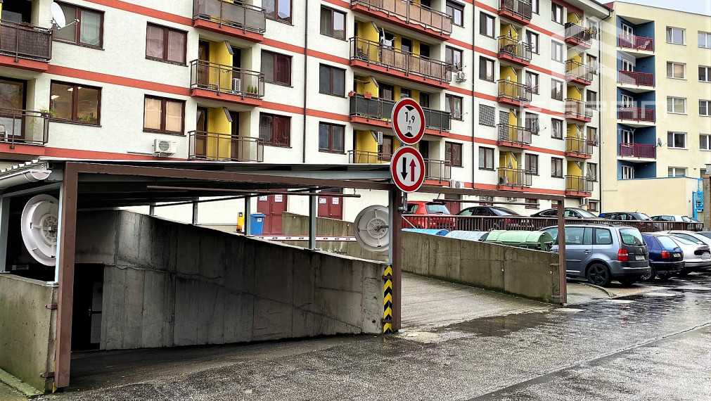 ***NA PREDAJ: Podzemná garáž priamo v CENTRE mesta Malacky!!!