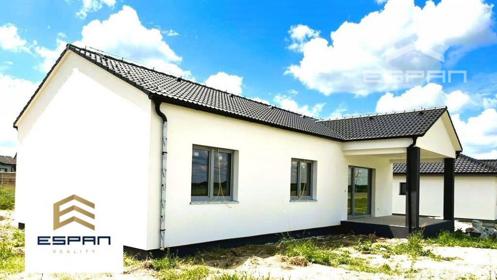 ***DOKONČENÝ -  4 izb. bungalov s výmerou pozemku 548m2 v obci Veľké Leváre!!