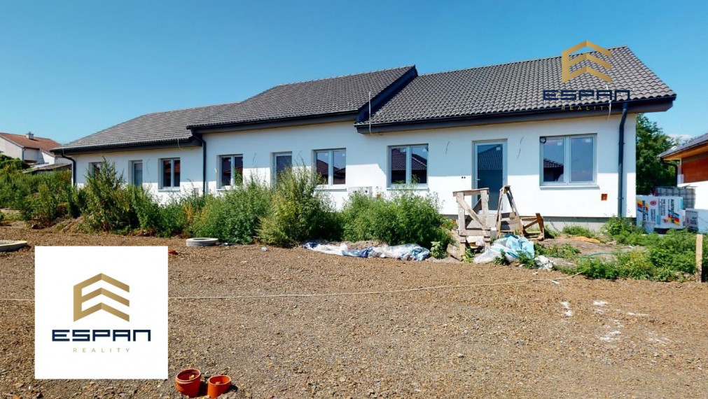 NOVOSTAVBA : 4 izbový byt osadený v TROJDOME zo záhradkou v novej časti obce Jakubov pri Malackách!!