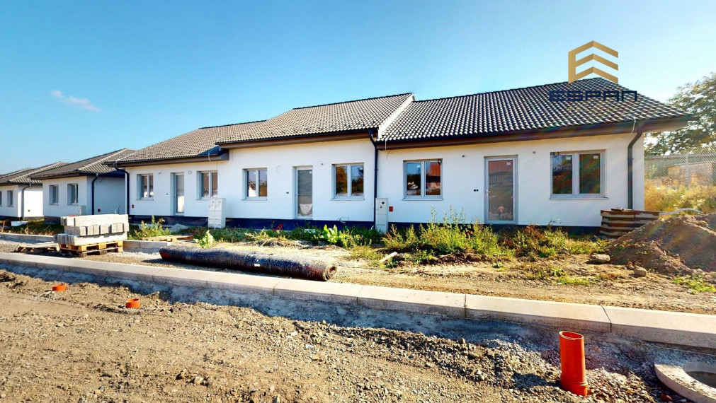 NOVOSTAVBA : Nízkoenergetický 4 izbový byt osadený v TROJDOME, v centre obce Jakubov – Malá Hrádza.