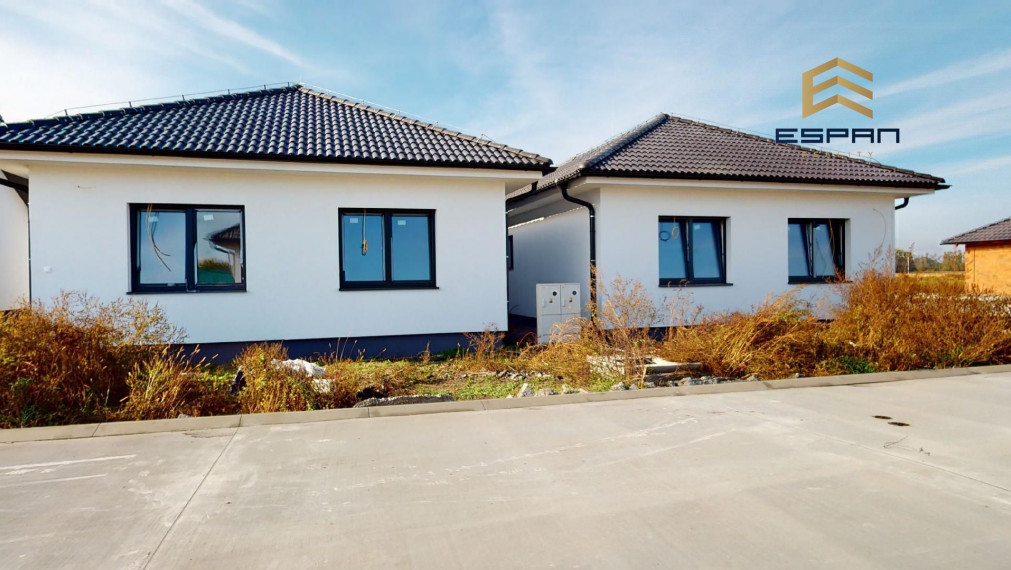 ***NOVOSTAVBA: Dokončený 4 izb. bungalov v ŠTANDARDE v obci Jakubov pri Malackách!!