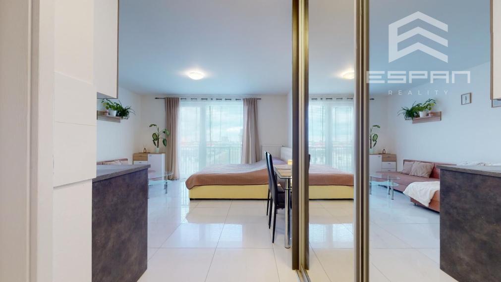 Zariadený 1 izb. byt s parkovaním a pivnicou na ul. Ceste Mládeže/Malacky!!