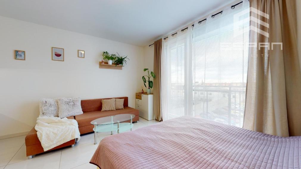 Zariadený 1 izb. byt s parkovaním a pivnicou na ul. Ceste Mládeže/Malacky!!