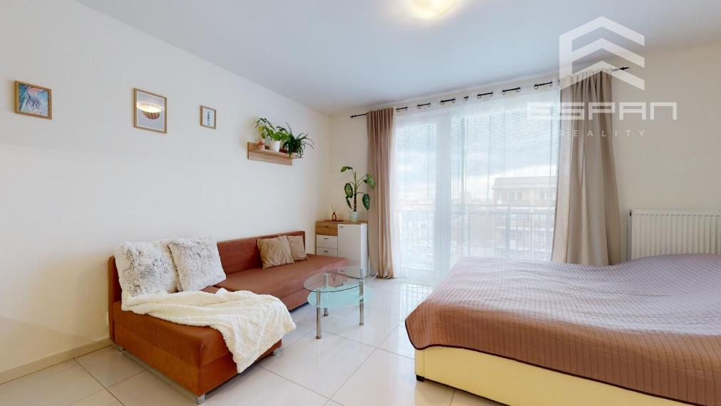 Zariadený 1 izb. byt s parkovaním a pivnicou na ul. Ceste Mládeže/Malacky!!