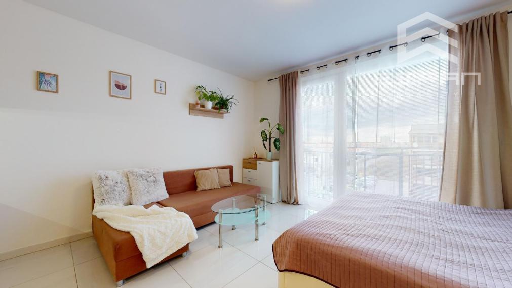 Zariadený 1 izb. byt s parkovaním a pivnicou na ul. Ceste Mládeže/Malacky!!