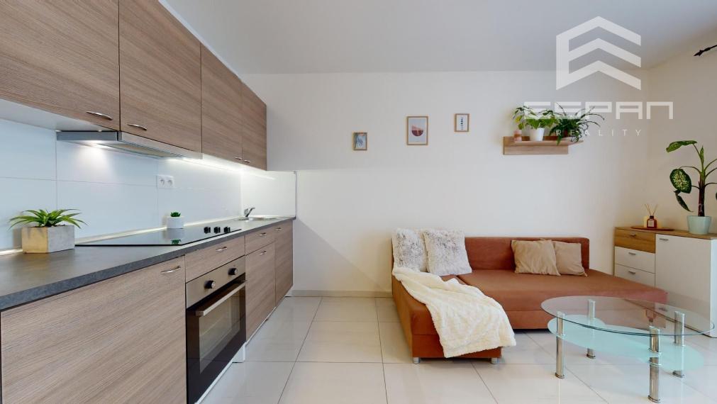 Zariadený 1 izb. byt s parkovaním a pivnicou na ul. Ceste Mládeže/Malacky!!