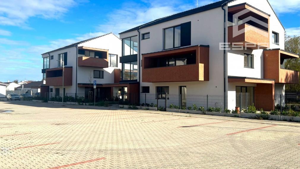 NOVOSTAVBA 1 izb. bytu s vlastným vykurovaním, balkónom a parkovaním v Kostolišti!!