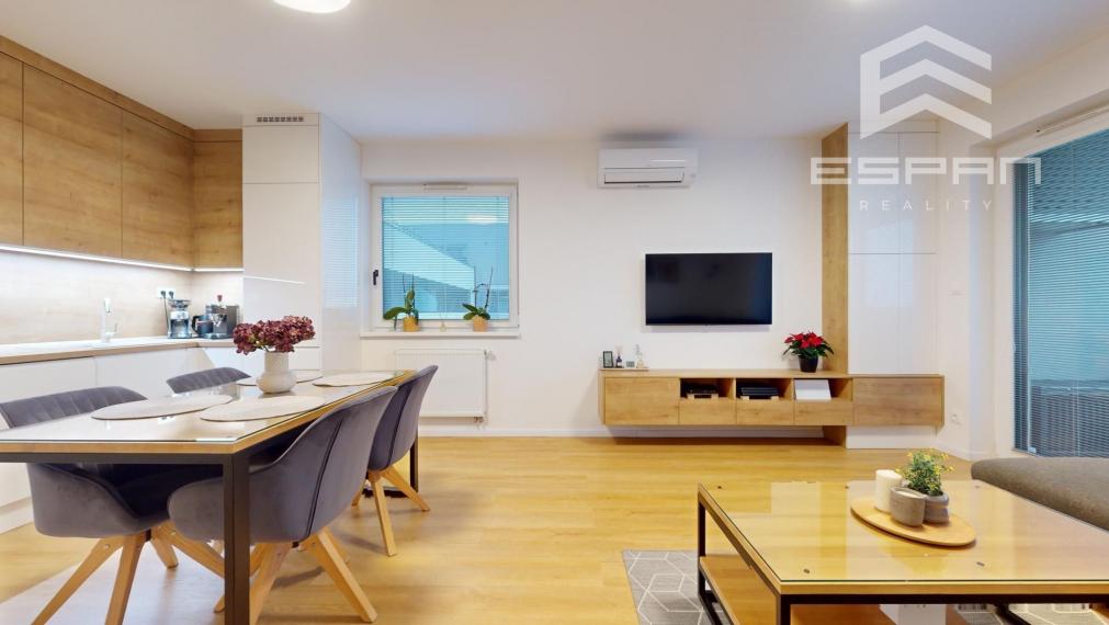 Vkusne zariadený 3 izb. byt s logiou, kobkou a parkovaním v byt. dome City Residence!!