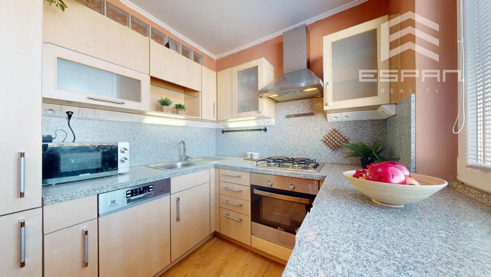 NA PREDAJ: Priestranný 3 izbový byt priamo v CENTRE mesta Malacky!!