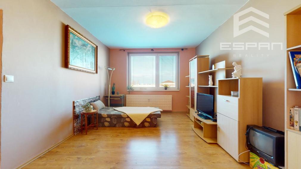 NA PREDAJ: Priestranný 3 izbový byt priamo v CENTRE mesta Malacky!!