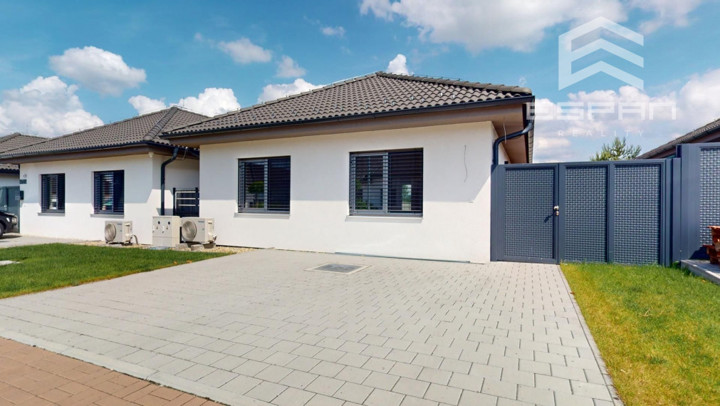 4 izb. bungalov s tepel. čerpadlom v štandarde, vrátane dokončeného exteriéru domu/Jakubov!!