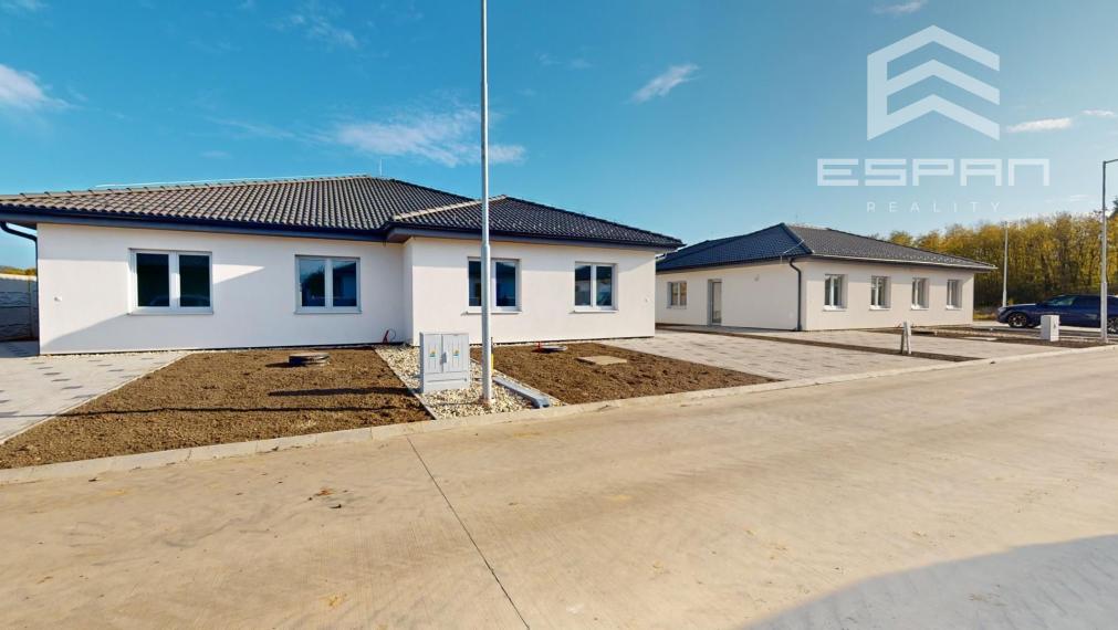 !!REZERVOVANÉ!!Tehlové 4 izb. rodinné domy v novovybudovanej lokalite obce/ Moravský Sv. Ján