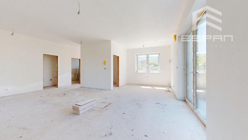 Skolaudovaný 4 izb. rodinný dom v dvojdome so záhradkou/Plavecký Mikuláš!!