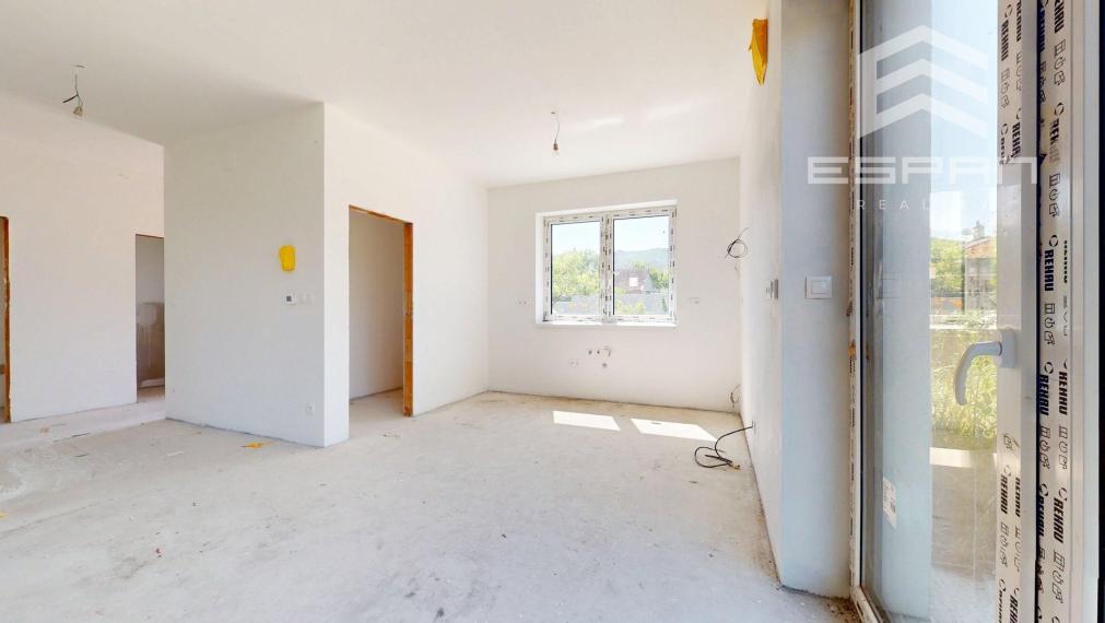 Skolaudovaný 4 izb. rodinný dom v dvojdome so záhradkou/Plavecký Mikuláš!!