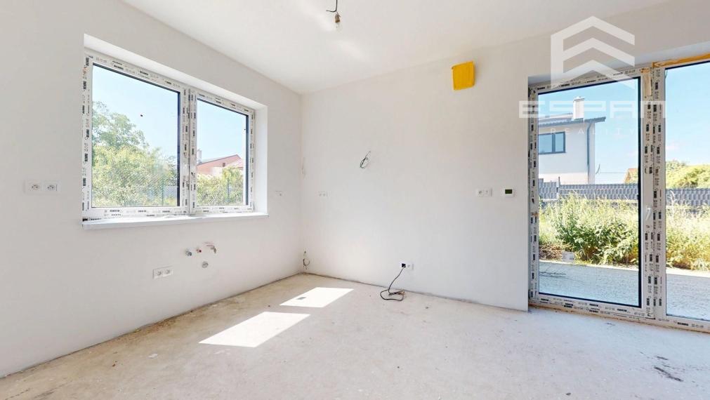 Skolaudovaný 4 izb. rodinný dom v dvojdome so záhradkou/Plavecký Mikuláš!!