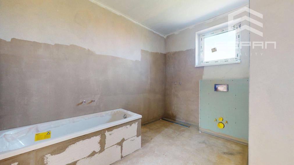 Skolaudovaný 4 izb. rodinný dom v dvojdome so záhradkou/Plavecký Mikuláš!!