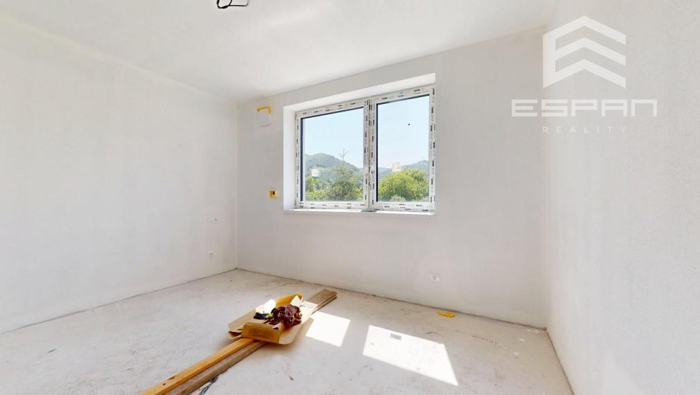 Skolaudovaný 4 izb. rodinný dom v dvojdome so záhradkou/Plavecký Mikuláš!!