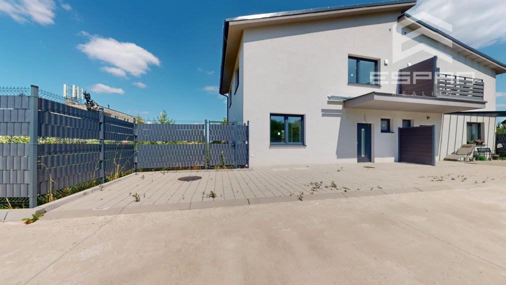 Skolaudovaný 4 izb. rodinný dom v dvojdome so záhradkou/Plavecký Mikuláš!!
