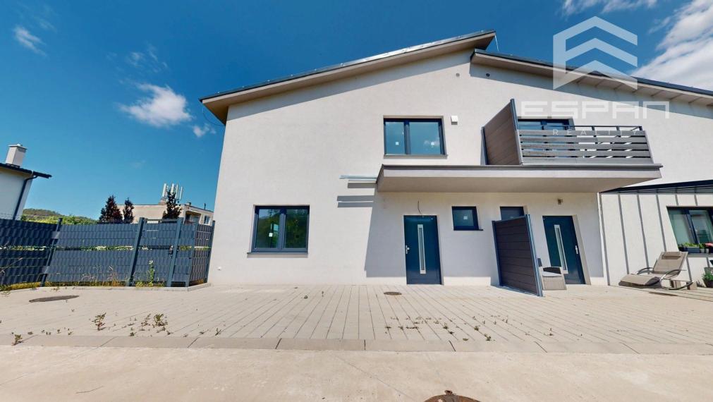 Skolaudovaný 4 izb. rodinný dom v dvojdome so záhradkou/Plavecký Mikuláš!!