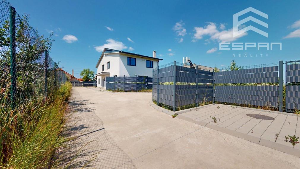 Skolaudovaný 4 izb. rodinný dom v dvojdome so záhradkou/Plavecký Mikuláš!!