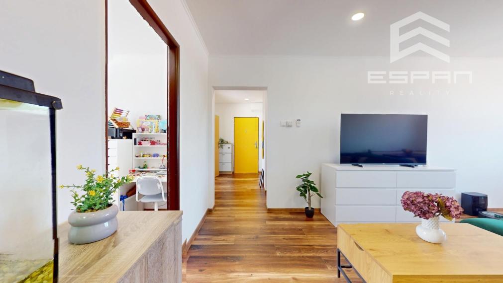 Vkusne zrekonštruovaný 3 izb. byt v byt. dome s garážou a pivnicou o výmere 16 m2!!