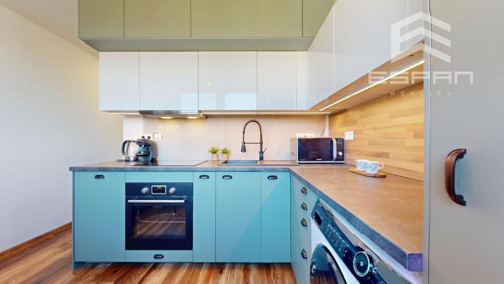 Vkusne zrekonštruovaný 3 izb. byt v byt. dome s garážou a pivnicou o výmere 16 m2!!