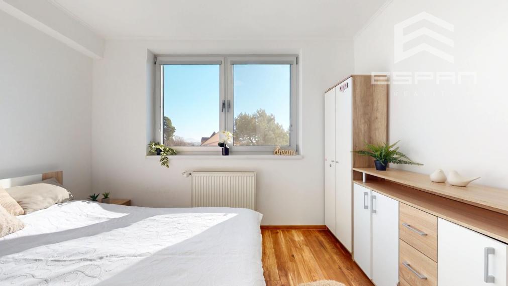 Vkusne zrekonštruovaný 3 izb. byt v byt. dome s garážou a pivnicou o výmere 16 m2!!