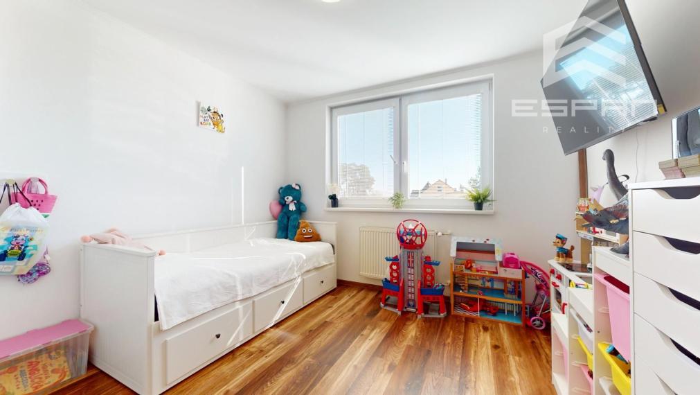 Vkusne zrekonštruovaný 3 izb. byt v byt. dome s garážou a pivnicou o výmere 16 m2!!