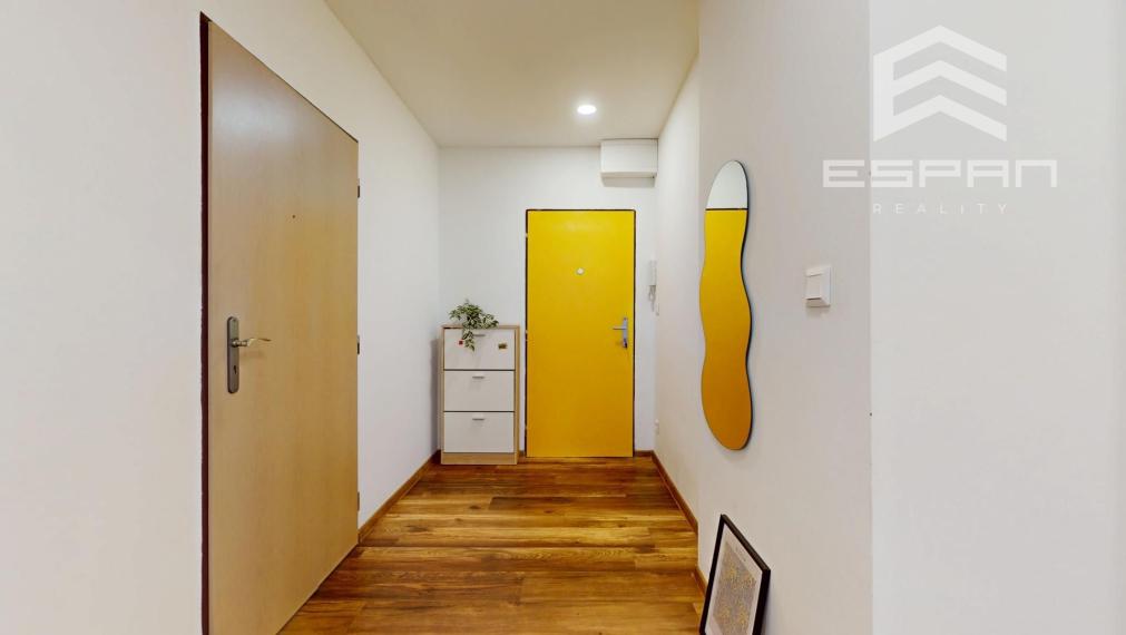 Vkusne zrekonštruovaný 3 izb. byt v byt. dome s garážou a pivnicou o výmere 16 m2!!