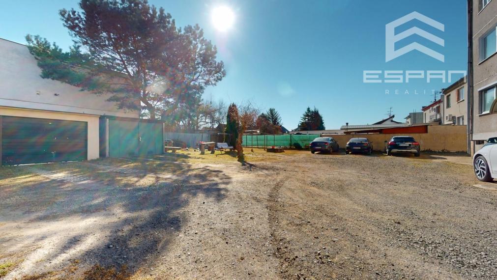 Vkusne zrekonštruovaný 3 izb. byt v byt. dome s garážou a pivnicou o výmere 16 m2!!