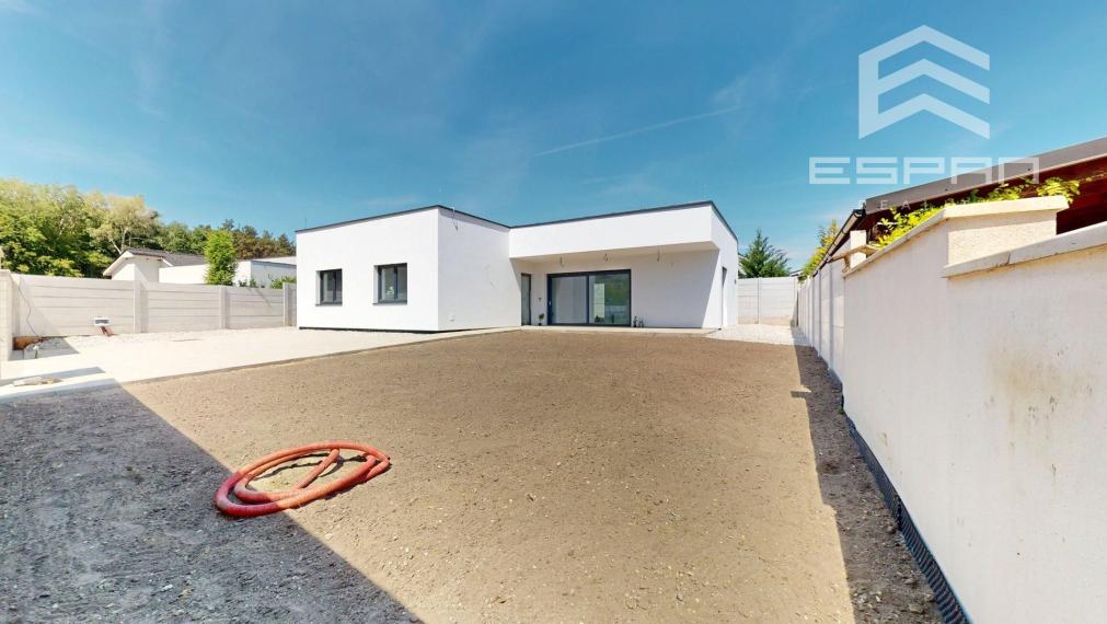 Novostavba 5 izb. rodinného domu s premyslenou dispozíciou v pokojnej lokalite v obci Kostolište