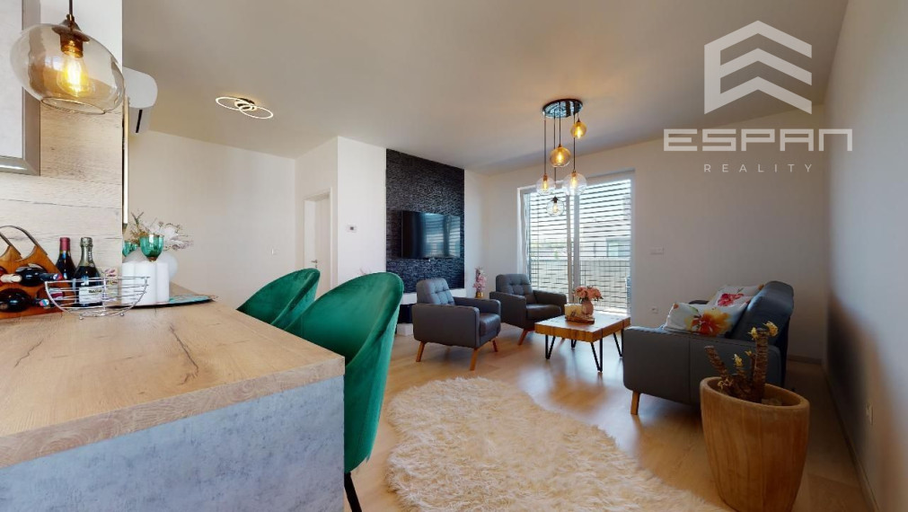 **NA PRENÁJOM: Exkluzívny 2 izbový byt s parkovaním v Kostolišti!!