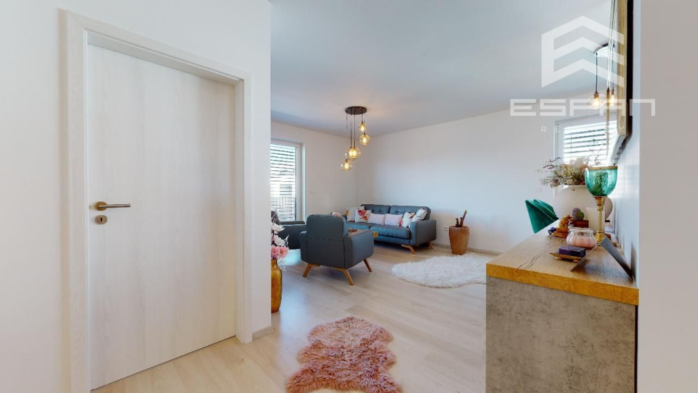 **NA PRENÁJOM: Exkluzívny 2 izbový byt s parkovaním v Kostolišti!!