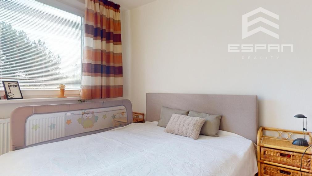 Zariadený 3 izbový byt v bytovom dome s vlastným dvorom v v blízskosti školy v obci Jakubov