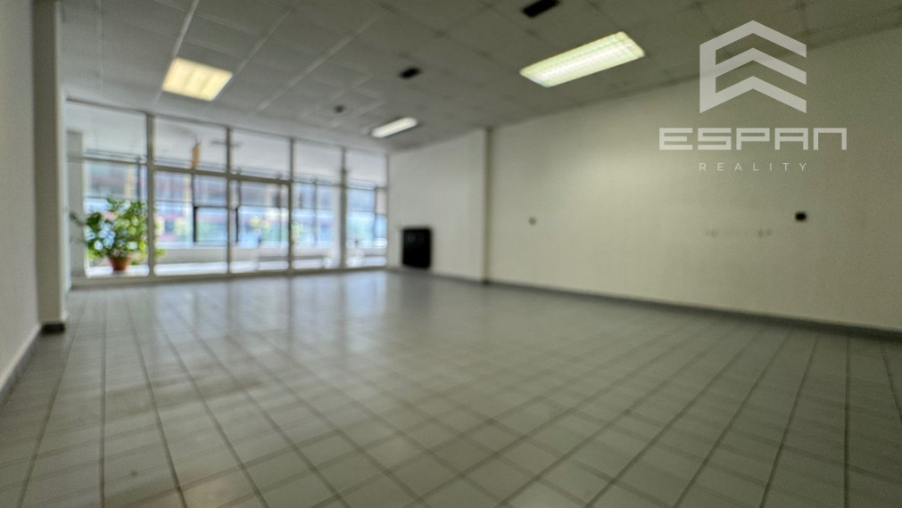 Obchodný/kancelársky priestor o výmere 75 m2 na ul. Záhorácka v Malackách