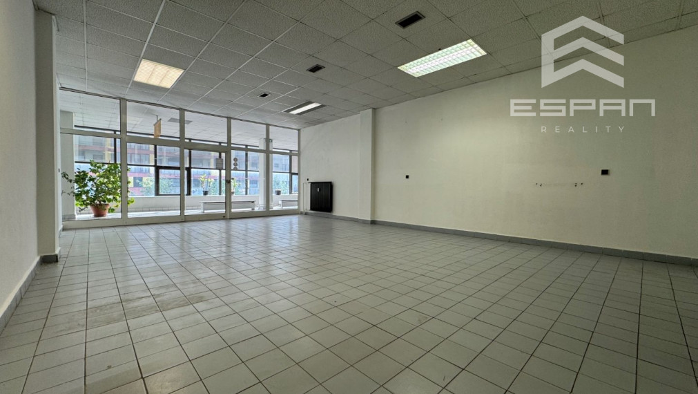 Obchodný/kancelársky priestor o výmere 75 m2 na ul. Záhorácka v Malackách