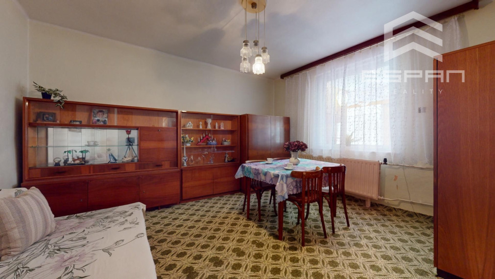 Zachovalý rodinný dom v centre obce Jakubov s pekným pozemkom