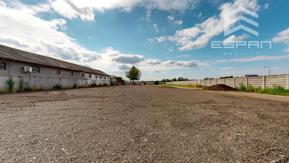 Pozemok na preskladnenie, výrobu, al. ako odstavná plocha na parkovanie / Malacky!!