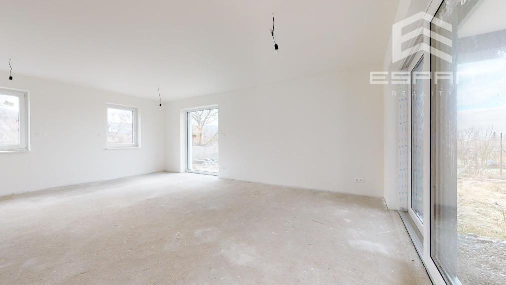 SKOLAUDOVANÝ 4 izb. rodinný bungalov s praktickou dispozíciou v obci Jablonové len 25 min od BA!!