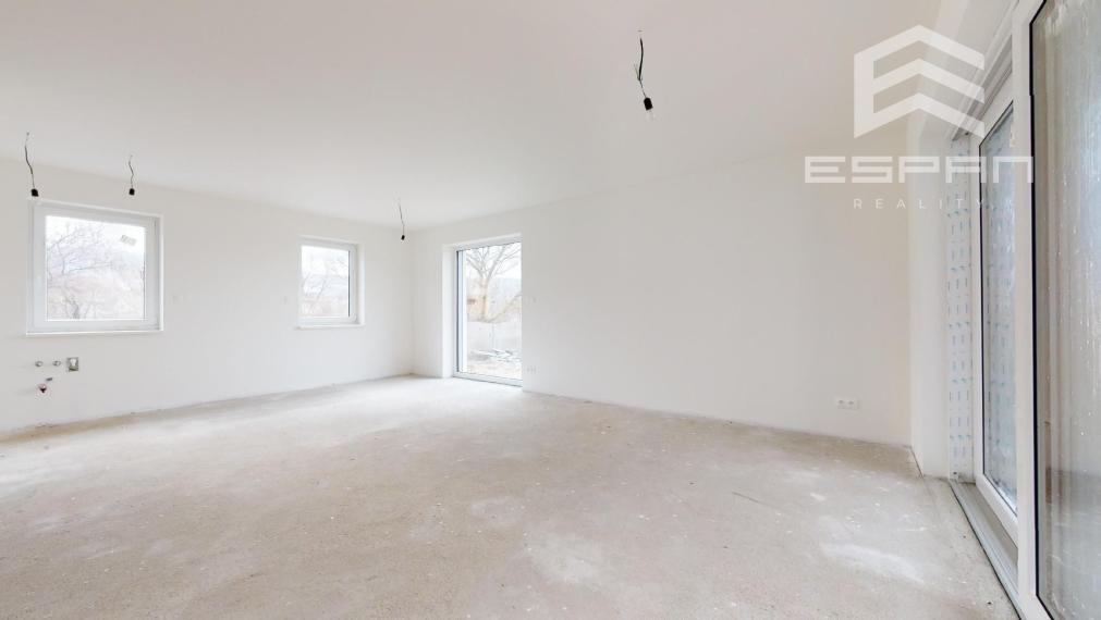 SKOLAUDOVANÝ 4 izb. rodinný bungalov s praktickou dispozíciou v obci Jablonové len 25 min od BA!!