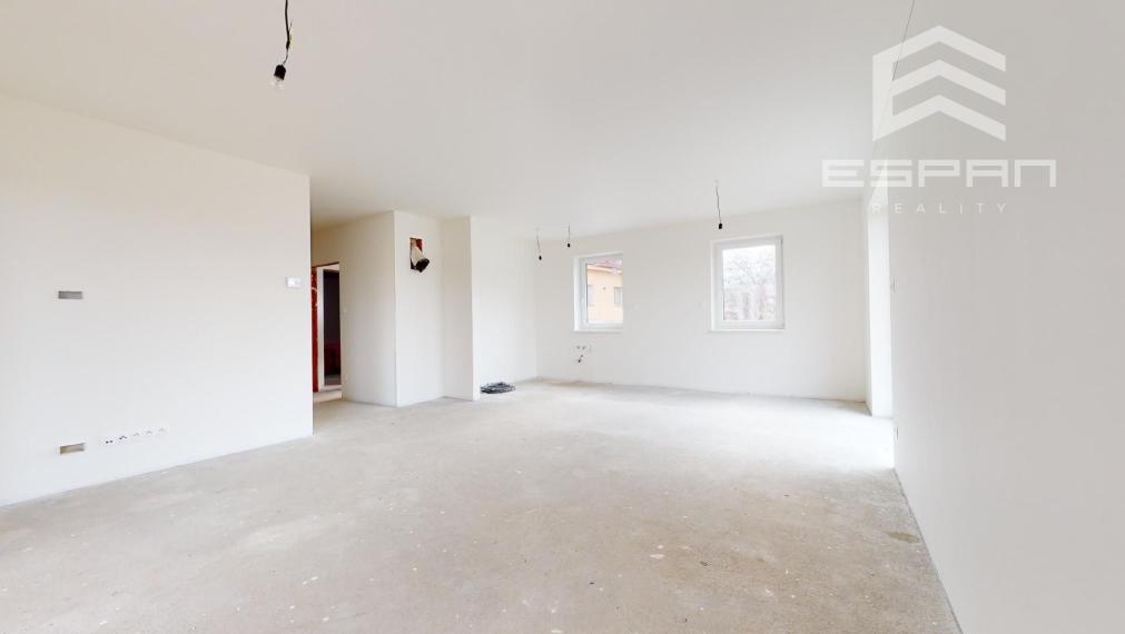 SKOLAUDOVANÝ 4 izb. rodinný bungalov s praktickou dispozíciou v obci Jablonové len 25 min od BA!!