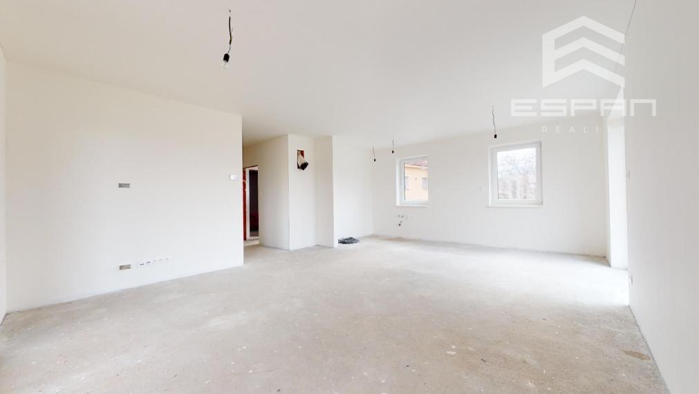 SKOLAUDOVANÝ 4 izb. rodinný bungalov s praktickou dispozíciou v obci Jablonové len 25 min od BA!!