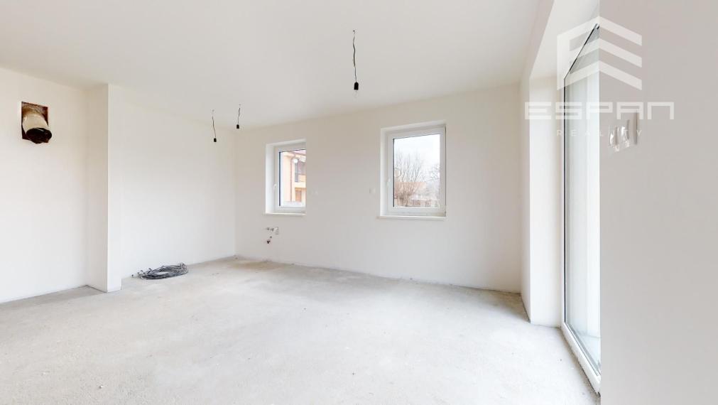 SKOLAUDOVANÝ 4 izb. rodinný bungalov s praktickou dispozíciou v obci Jablonové len 25 min od BA!!