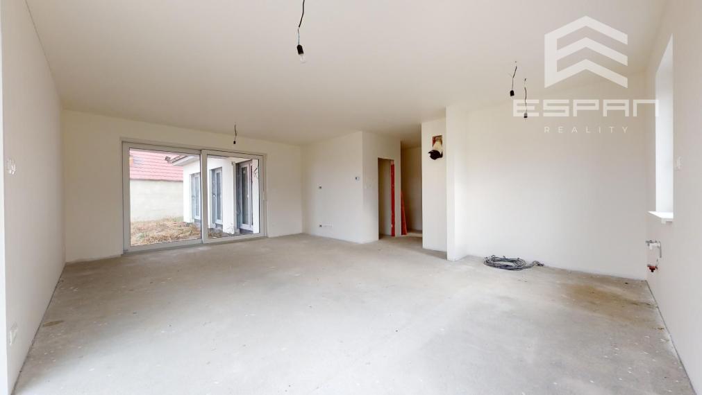 SKOLAUDOVANÝ 4 izb. rodinný bungalov s praktickou dispozíciou v obci Jablonové len 25 min od BA!!