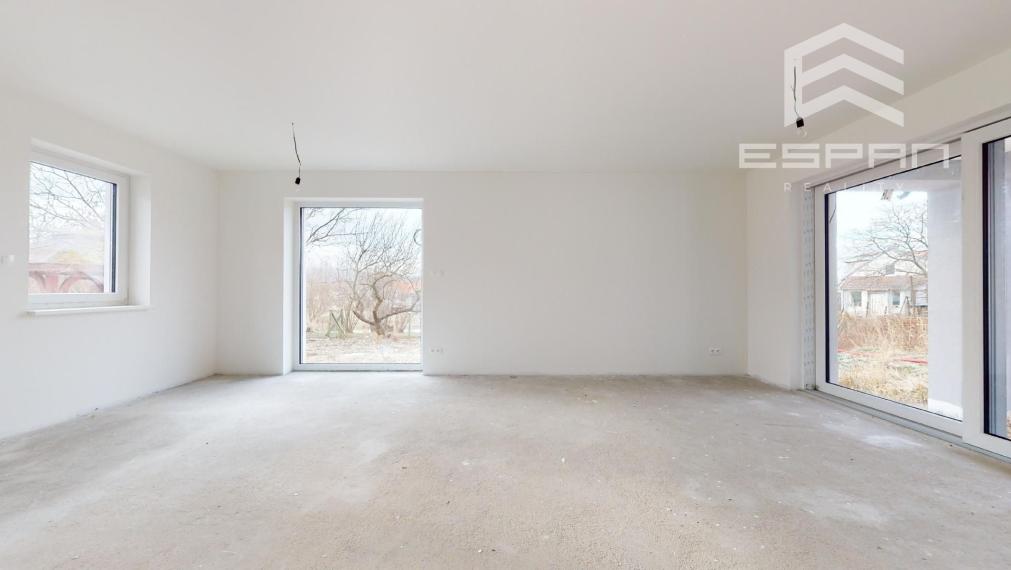 SKOLAUDOVANÝ 4 izb. rodinný bungalov s praktickou dispozíciou v obci Jablonové len 25 min od BA!!