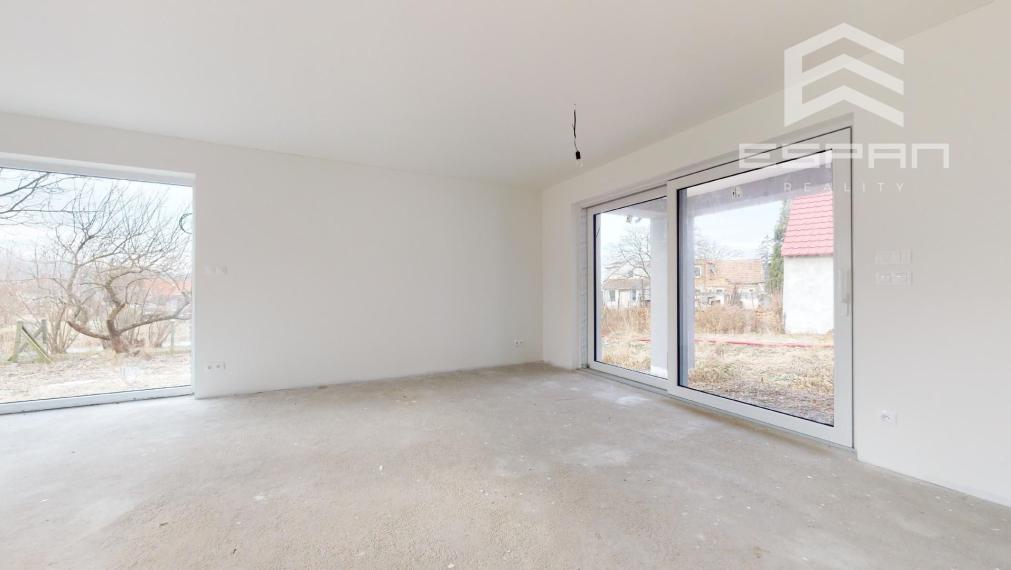 SKOLAUDOVANÝ 4 izb. rodinný bungalov s praktickou dispozíciou v obci Jablonové len 25 min od BA!!