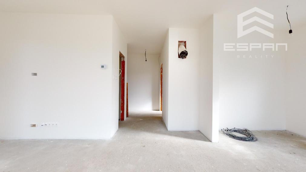 SKOLAUDOVANÝ 4 izb. rodinný bungalov s praktickou dispozíciou v obci Jablonové len 25 min od BA!!