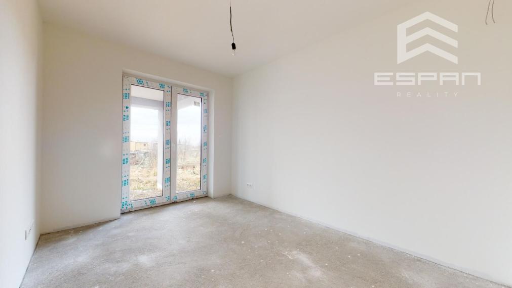 SKOLAUDOVANÝ 4 izb. rodinný bungalov s praktickou dispozíciou v obci Jablonové len 25 min od BA!!