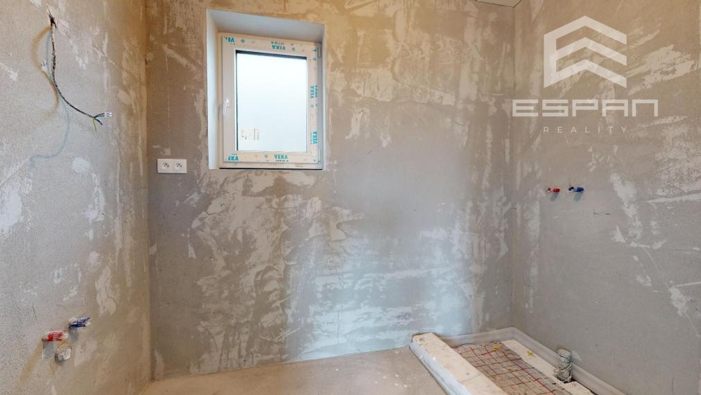 SKOLAUDOVANÝ 4 izb. rodinný bungalov s praktickou dispozíciou v obci Jablonové len 25 min od BA!!