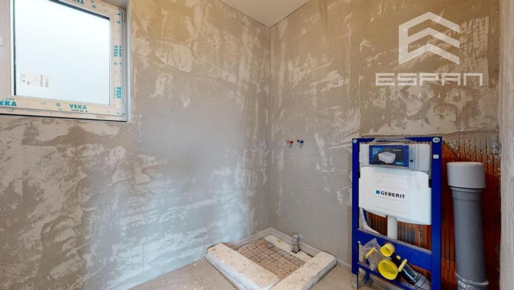 SKOLAUDOVANÝ 4 izb. rodinný bungalov s praktickou dispozíciou v obci Jablonové len 25 min od BA!!